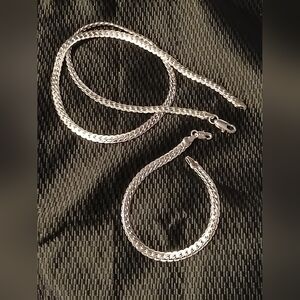 Elegant Silver Bracelet And Necklace Jewelry Set